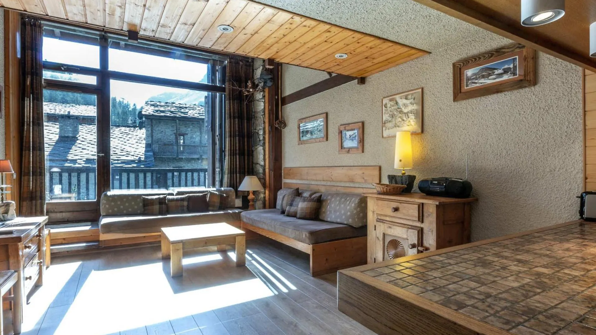 Apartment Charmant Duplex Montagnard Avec Grande Terrasse, Proche Du Vieux Village De Val-D'Isere - Fr-1-694-198
